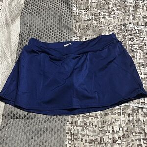 Venus swim skirt size 4 NWOT
